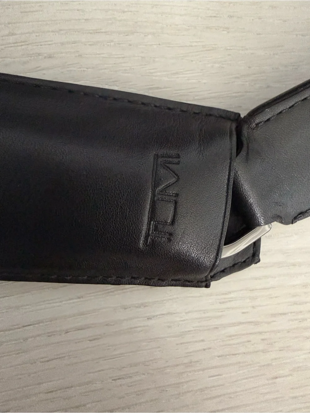 NWOT Tumi Beacon Hill Smith Jetsetter Leather Bag with Adjustable Shoulder Strap